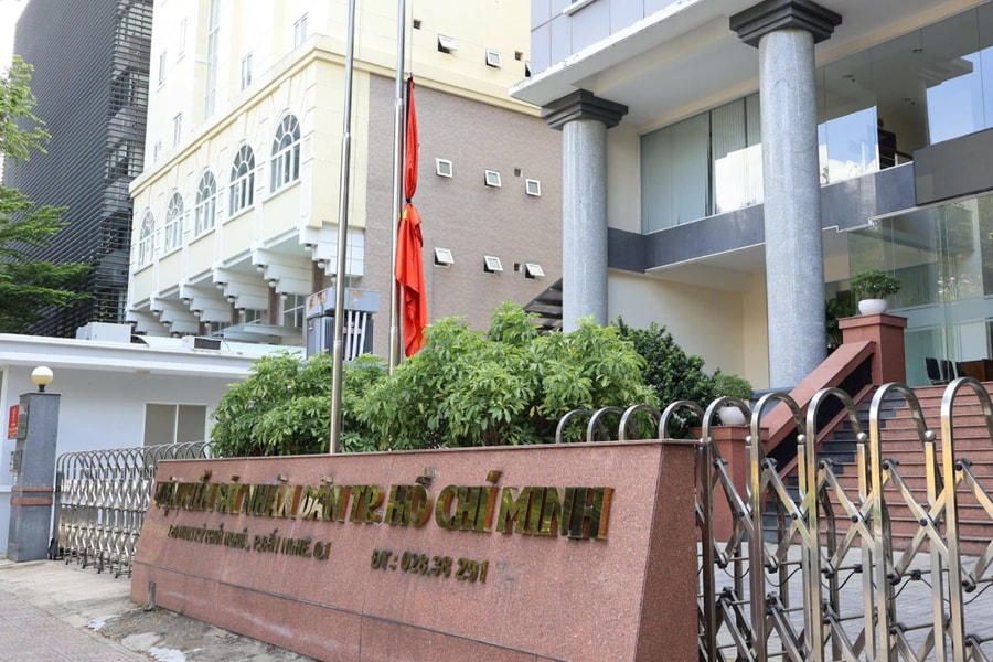 TP HCM đồng loạt treo cờ rủ, dừng hoạt động giải trí trong thời gian Quốc tang nguyên Chủ tịch nước Trần Đức Lương