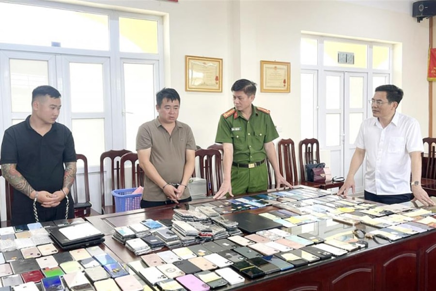 Triệt phá ổ nhóm trộm cắp hơn 300 chiếc điện thoại tại chùa Tam Chúc