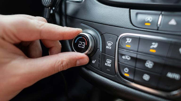 ‏Bạn cần làm sạch điều hòa ô tô bao lâu một lần và cách tự làm tại nhà‏