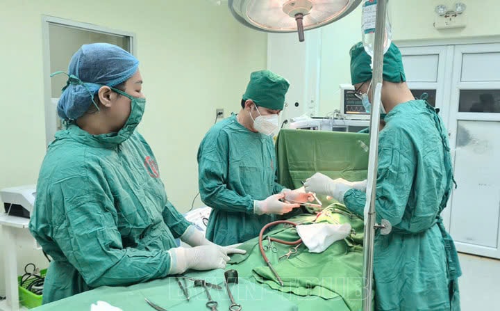 Cứu sống người phụ nữ xuất huyết tiêu hóa nguy kịch