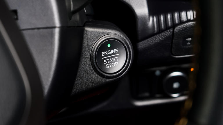 Xe không chìa vẫn nổ máy dù pin điều khiển hết sạch