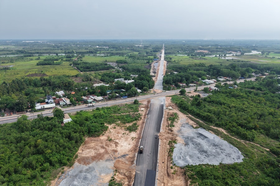 Xem xét đầu tư đường Hồ Chí Minh đoạn Cổ Tiết - Chợ Bến