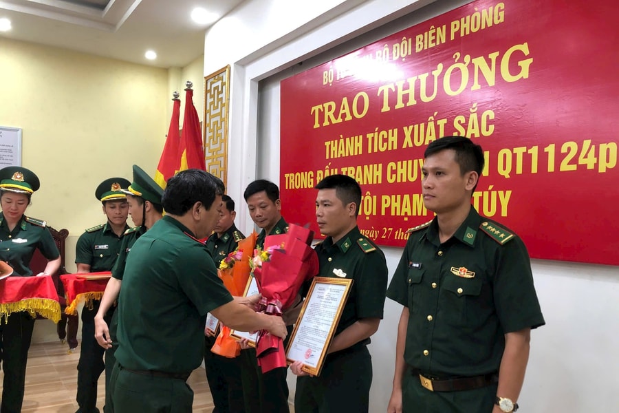 Phá thành công chuyên án ma túy xuyên quốc gia, Bộ đội Biên phòng Quảng Trị được trao thưởng đột xuất