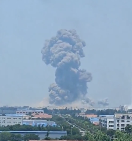 Vụ nổ khổng lồ tại nhà máy hóa chất Trung Quốc