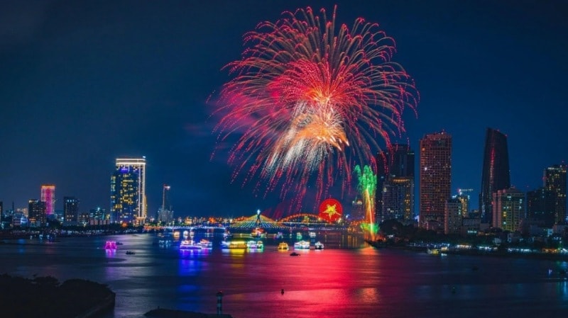 Dàn nghệ sĩ hàng đầu Việt Nam trình diễn tại Lễ hội pháo hoa quốc tế Đà Nẵng