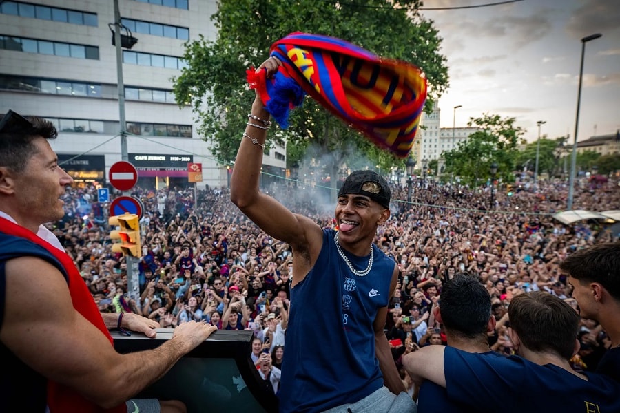 Lamine Yamal, cậu bé gieo khát vọng đổi đời trên đường phố Rocafonda