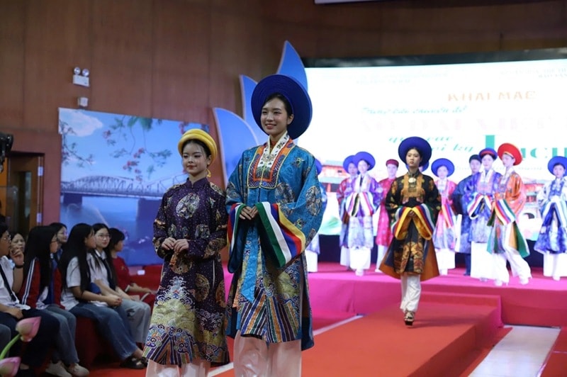 Trưng bày ‘Áo dài Việt Nam qua các thời kỳ lịch sử’