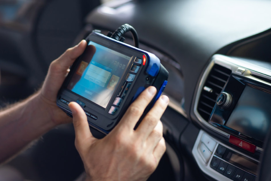 Cách xóa sạch dữ liệu cá nhân khỏi xe trước khi bán