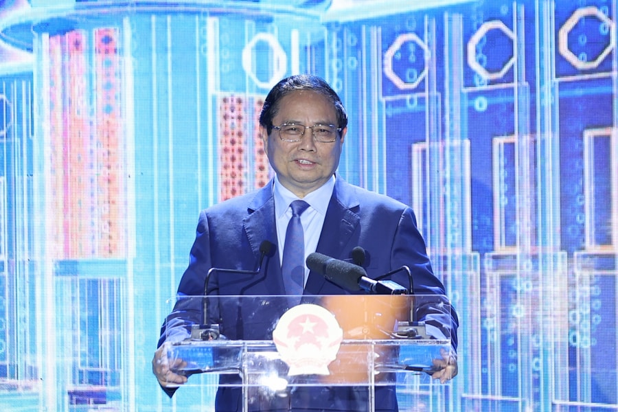 Thủ tướng mong các ngân hàng 'mở lòng ra một chút nữa' trong Chương trình tín dụng 500.000 tỷ đồng