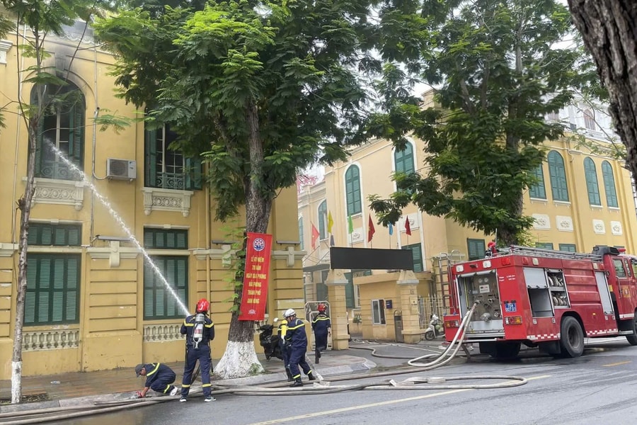 Kịp thời dập tắt đám cháy tại Sở Kế hoạch và đầu tư Hải Phòng cũ