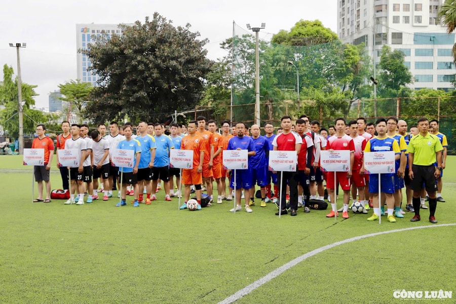 Khai mạc giải bóng đá Cúp vàng 15 năm Dân Việt 2025