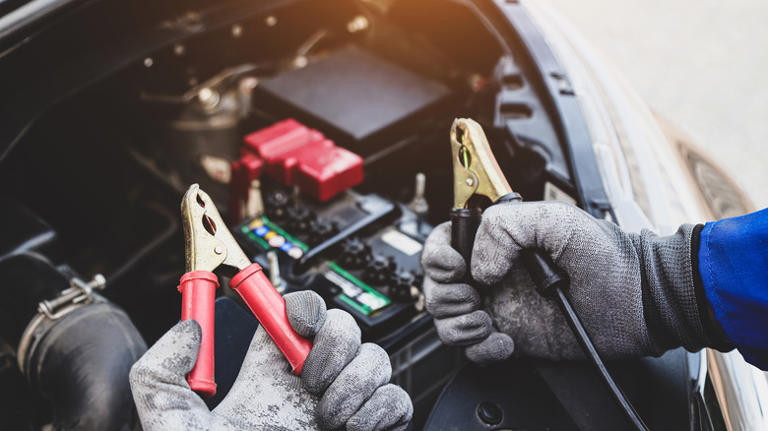 ‏Sẽ ra sao nếu bạn câu nhầm cực bình ắc quy xe?‏