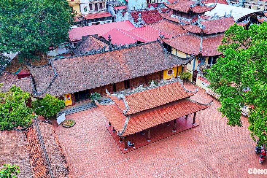 Không gian kiến trúc độc đáo của ngôi đình ven bờ sông Đuống