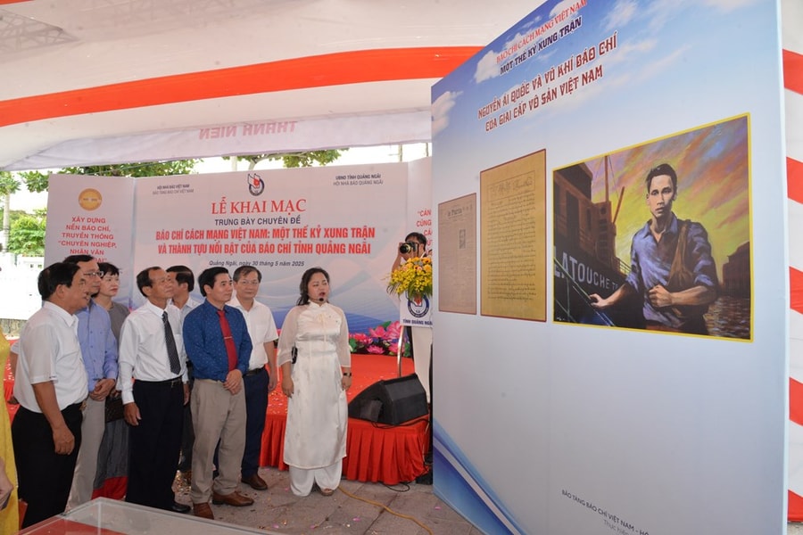 Trưng bày chuyên đề 'Báo chí cách mạng Việt Nam: Một thế kỷ xung trận và thành tựu nổi bật của báo chí tỉnh Quảng Ngãi'