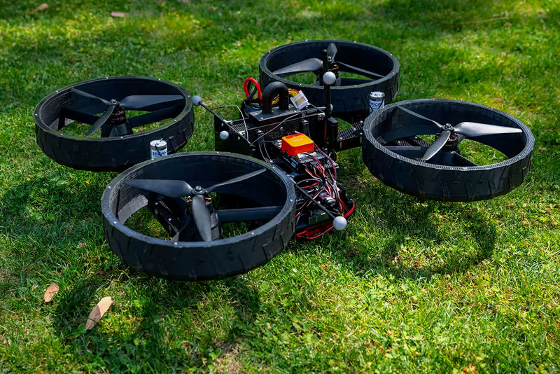 Từ viễn tưởng tới hiện thực: Robot 'biến hình' giữa không trung để hạ cánh và lăn bánh