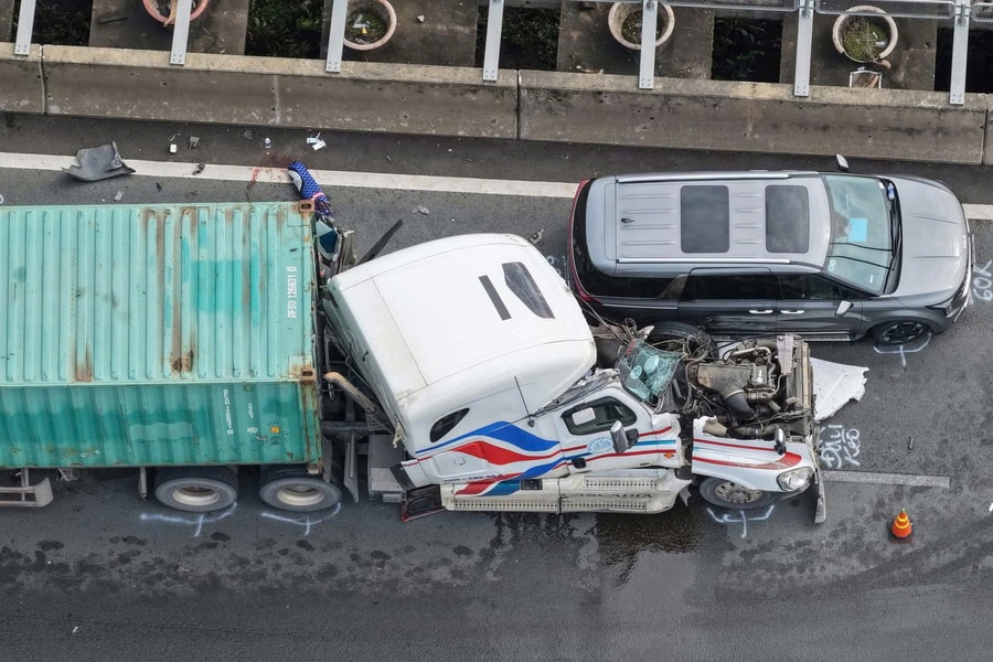 Tai nạn trên cao tốc TP HCM - Long Thành - Dầu Giây, giao thông ùn tắc nhiều km