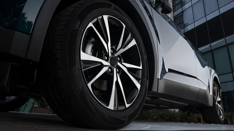 ‏Cách phân biệt tiếng ồn của lốp xe so với tiếng ồn của ổ trục bánh xe‏