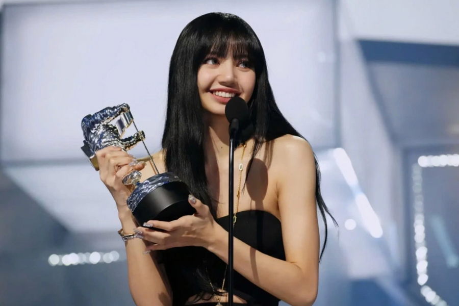 Lisa (Blackpink) ra mắt phim tài liệu đầu tay, tiếp tục khẳng định tầm ảnh hưởng toàn cầu