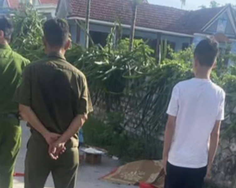 Con trai sát hại mẹ, đâm trọng thương cha sau khi bị mắng vì đi nhậu