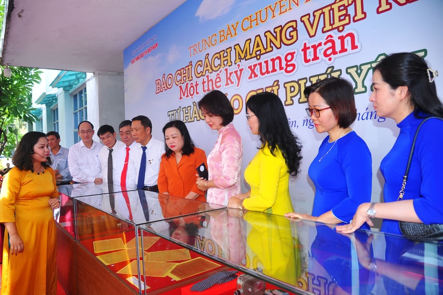 Trưng bày chuyên đề 'Báo chí cách mạng Việt Nam - Một thế kỷ xung trận và Tự hào báo chí Phú Yên'