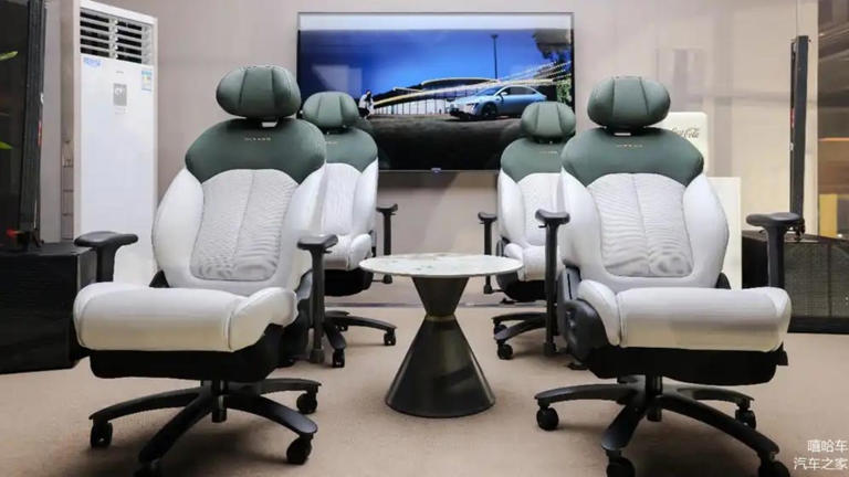 ‏Ghế xe Nissan “hóa thân” thành nội thất văn phòng siêu êm‏