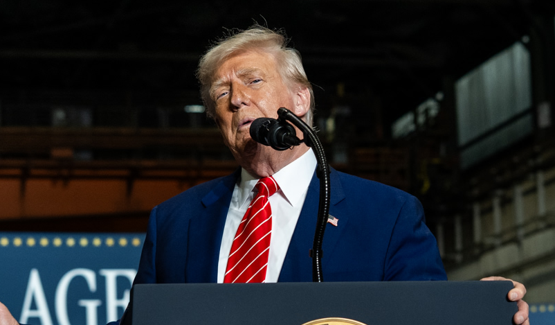 Ông Trump bác tin đồn trượt Đại học Harvard