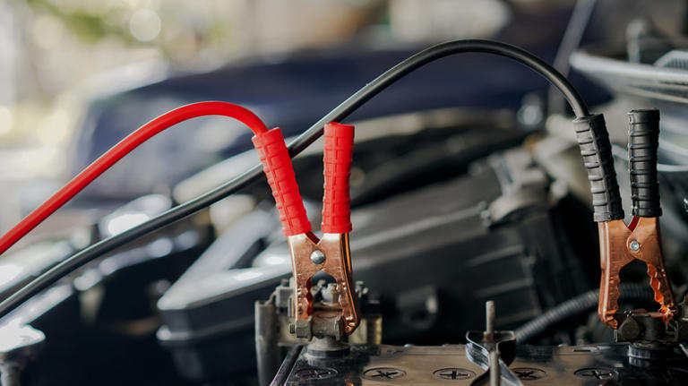 ‏Cách xử lý khi chết ắc quy xe‏