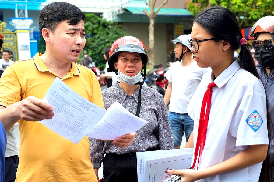 Thí sinh Thanh Hoá cười rạng rỡ kết thúc môn thi cuối cùng