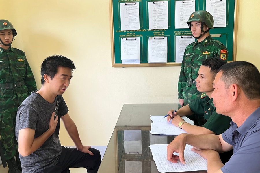 Lào Cai: Một du khách Trung Quốc mang tiền giả đổi lấy tiền Việt Nam