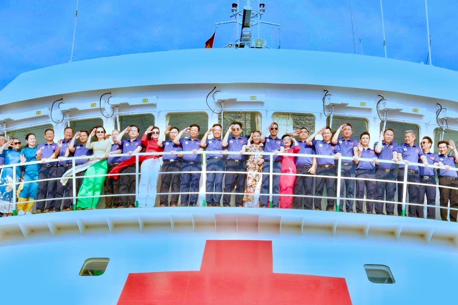 Đoàn công tác Kiểm toán nhà nước thăm quân và dân quần đảo Trường Sa