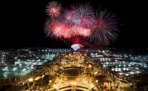 20h30 tại Vịnh trung tâm Cát Bà: Trải nghiệm show diễn không đi “phí cả mùa hè”