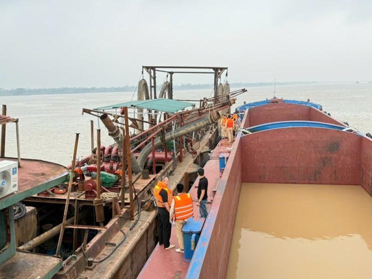 Xử lý vi phạm khai thác khoáng sản trên các tuyến sông ở Hà Nội