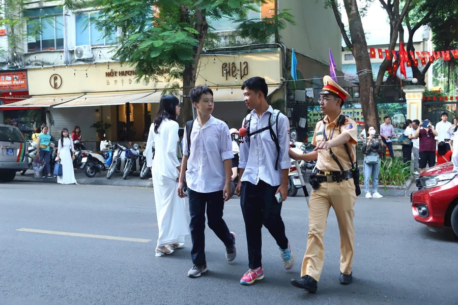 Hà Nội: Điều tiết giao thông, hỗ trợ thí sinh thi tuyển vào lớp 10 và tốt nghiệp THPT