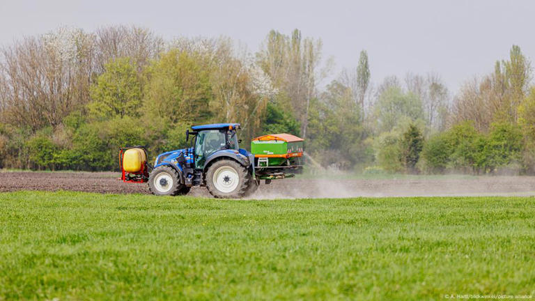 ‏EU vẫn mua phân bón Nga: Lợi ích hay lệ thuộc?‏