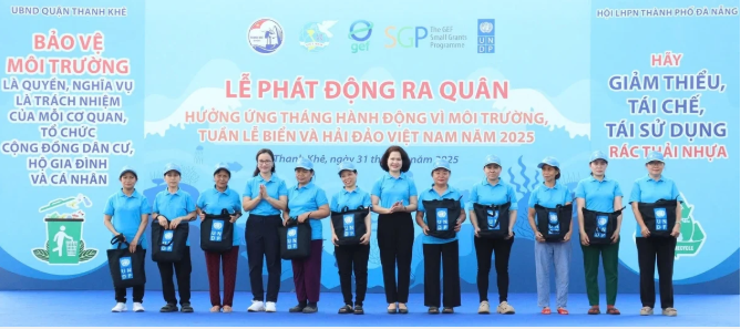 Đà Nẵng: Hơn 600 người tham gia làm sạch biển, hưởng ứng Tháng hành động vì môi trường