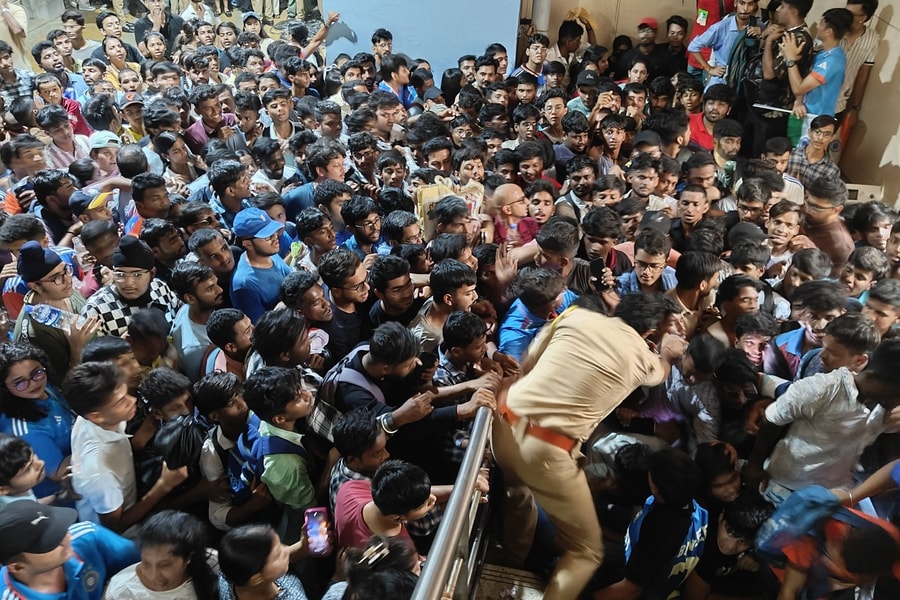 Giẫm đạp và chen lấn ăn mừng vô địch cricket ở Ấn Độ, 11 người thiệt mạng
