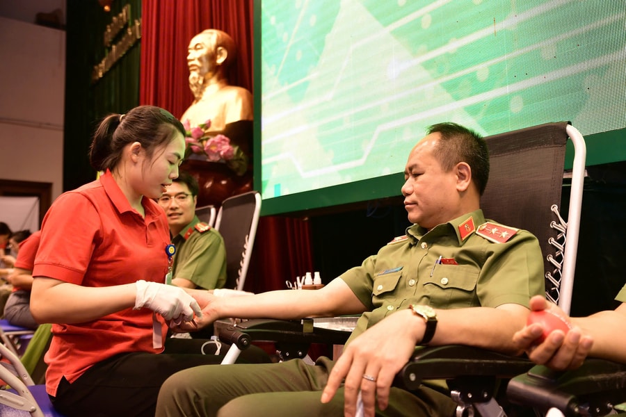 Công an Hà Nội phát động 'Giọt máu nghĩa tình' 2025