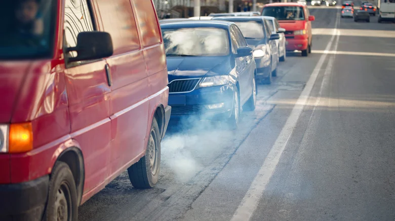 ‏Nổ máy chờ quá lâu: Hại động cơ hơn bạn nghĩ‏