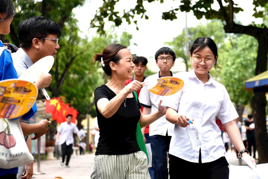 Đề thi Ngữ văn vào lớp 10 tại Hà Nội năm 2025 gần gũi, thiết thực