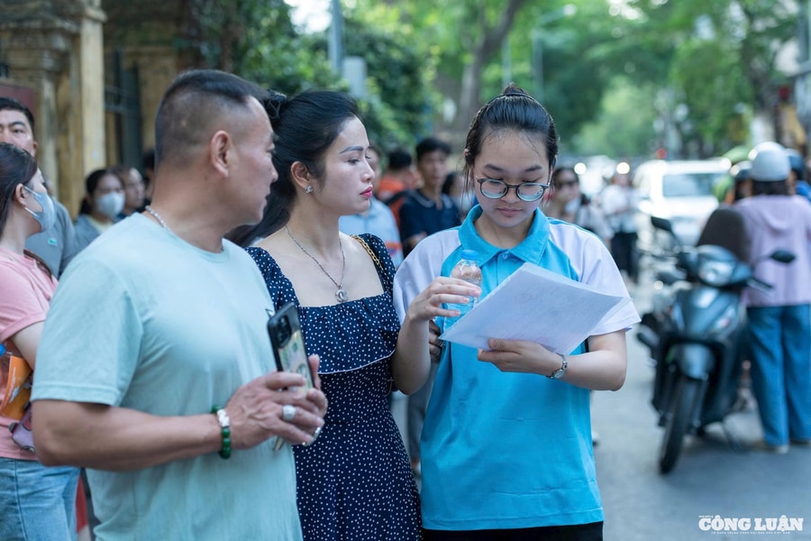 Đề thi Ngữ văn vào lớp 10 Hà Nội 2025 và gợi ý đáp án