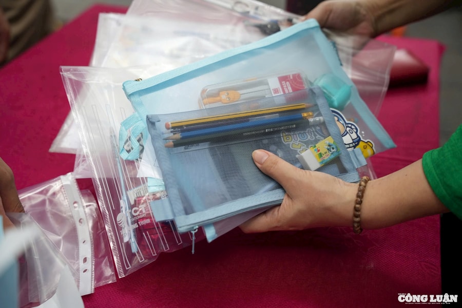 Hà Nội: Đi thi Ngữ văn, thí sinh mang theo máy tính, compa