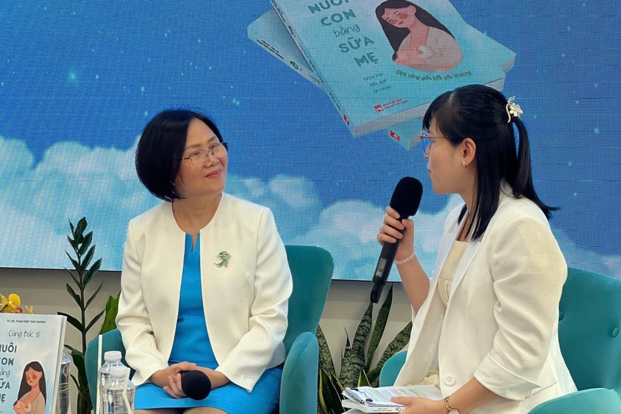 Nữ bác sĩ 35 năm kinh nghiệm giải đáp chuyện nuôi con bằng sữa mẹ