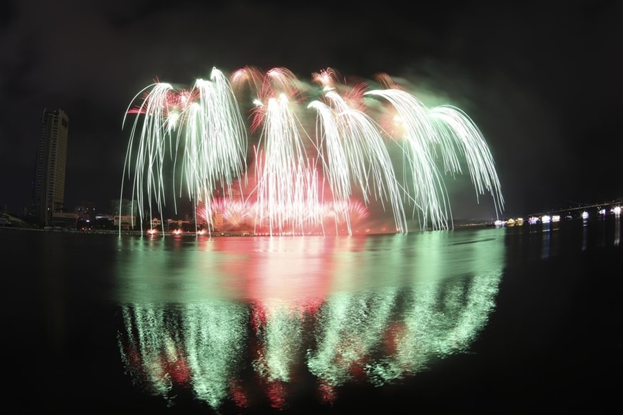 Mãn nhãn và bùng nổ cảm xúc tại đêm thi thứ hai Lễ hội pháo hoa quốc tế Đà Nẵng