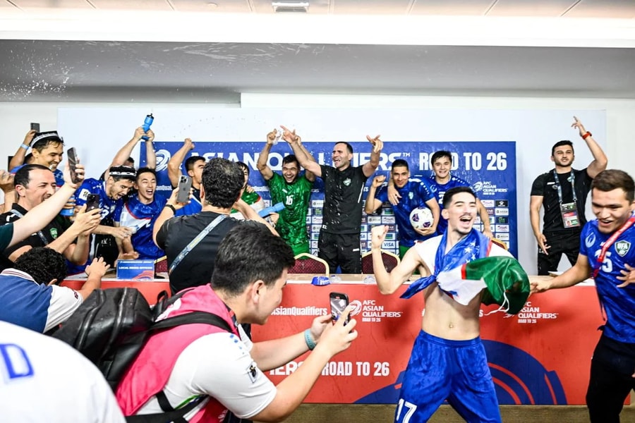 Tấm vé World Cup đầu tiên và câu chuyện về một Uzbekistan đang vươn mình