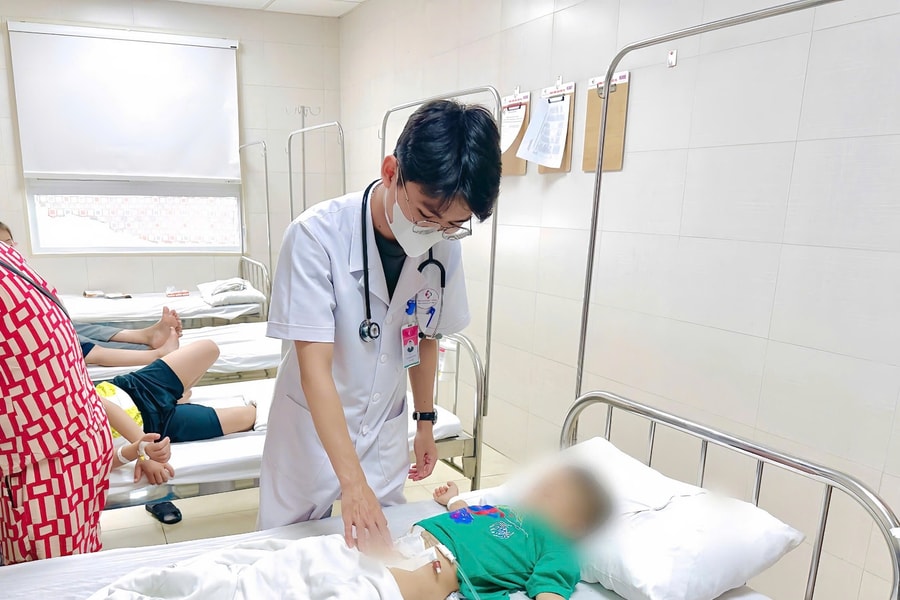 Phẫu thuật tạo hình lỗ tiểu thành công cho bệnh nhi 3 tuổi