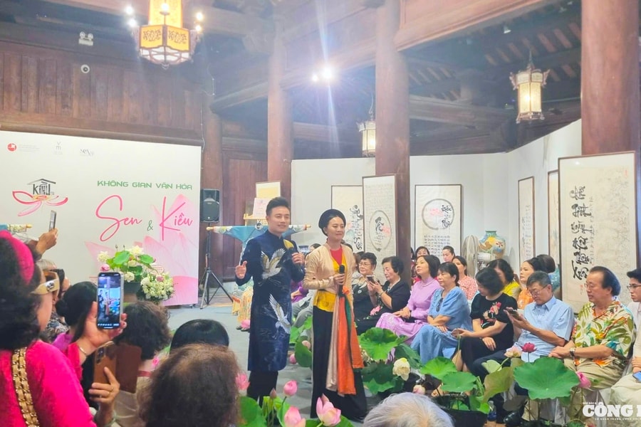 Tôn vinh văn hóa Việt qua trưng bày 'Không gian văn hóa Sen và Kiều' tại Văn Miếu - Quốc Tử Giám