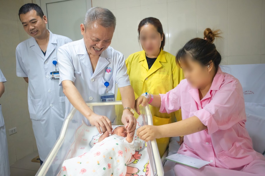 Đỡ đẻ thành công cho sản phụ mắc tim bẩm sinh hiếm gặp