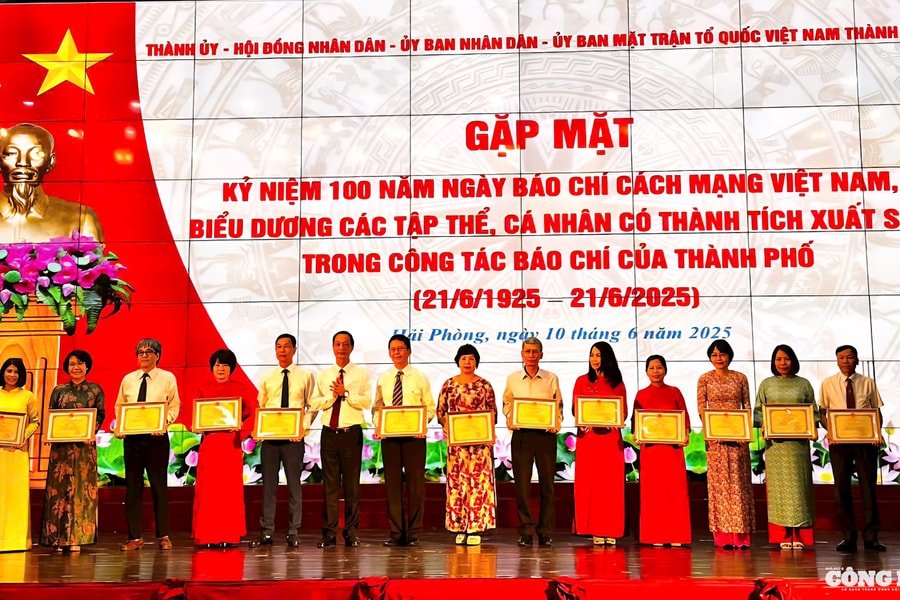 Hải Phòng: Khen thưởng tập thể, cá nhân có thành tích xuất sắc trong công tác báo chí