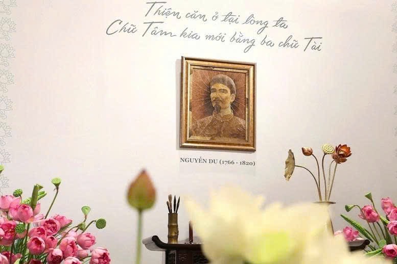 Chiêm ngưỡng sen, đọc Kiều và cảm nhận hồn Việt tại Văn Miếu