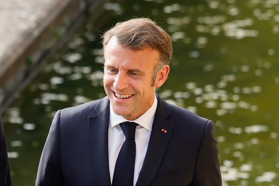 Pháp đề xuất cấm trẻ em dưới 15 tuổi dùng mạng xã hội ngay sau vụ đâm dao ở trường học